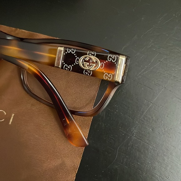 Gucci eyeglasses. Tortoise Shell frames. Gold embellishments. GG 3133. - Picture 2 of 9